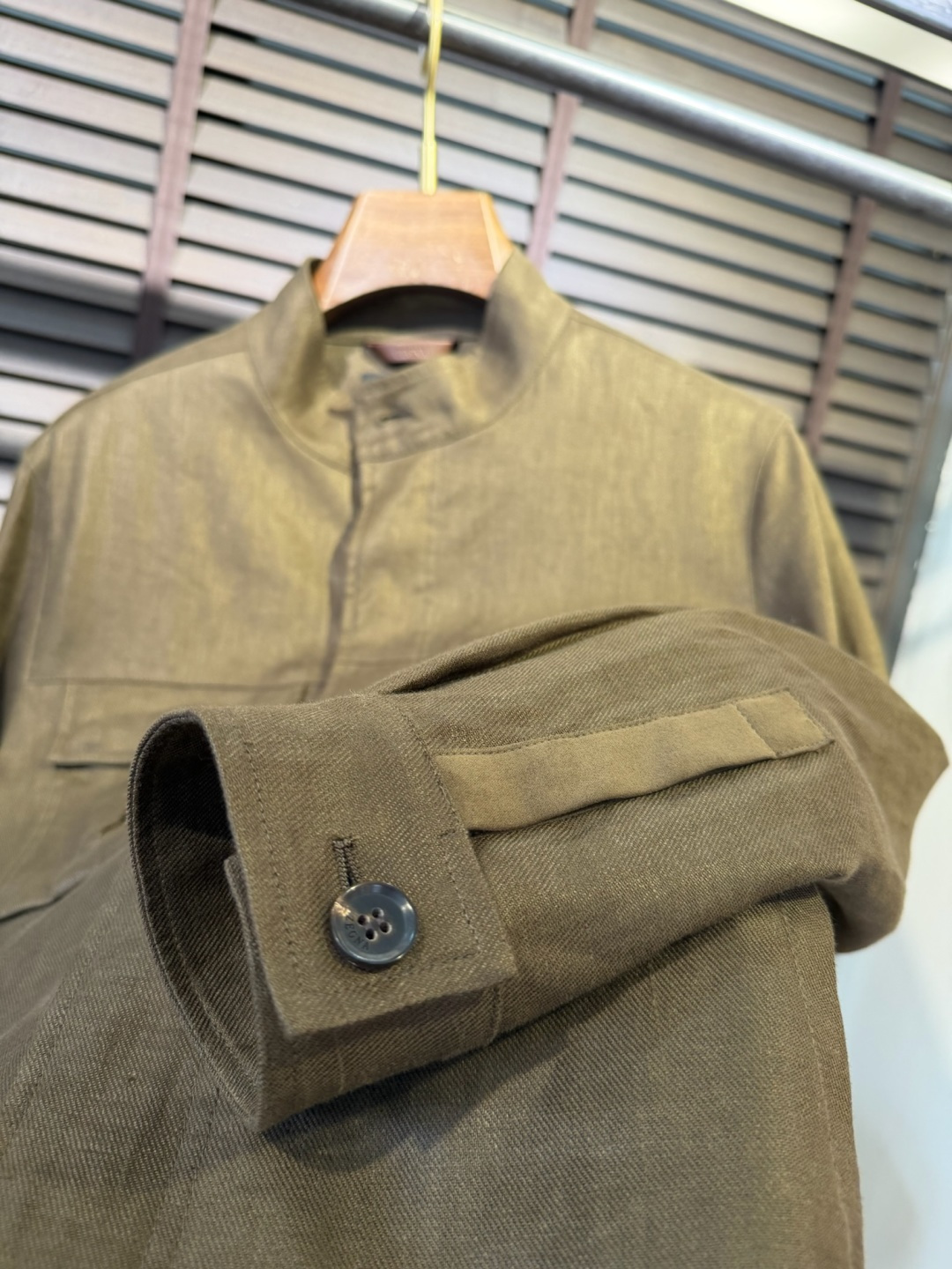 Zegn&杰尼🦷2026SS新款夹克外套。采用进口定制100%雨露麻面料，力挺有型，质地柔软，手感舒适，