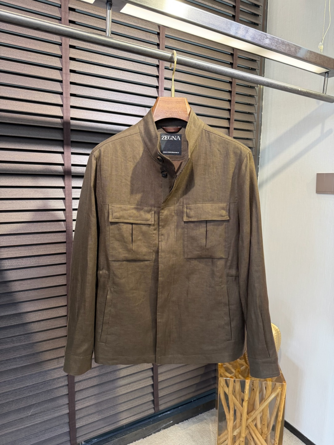 Zegn&杰尼🦷2026SS新款夹克外套。采用进口定制100%雨露麻面料，力挺有型，质地柔软，手感舒适，