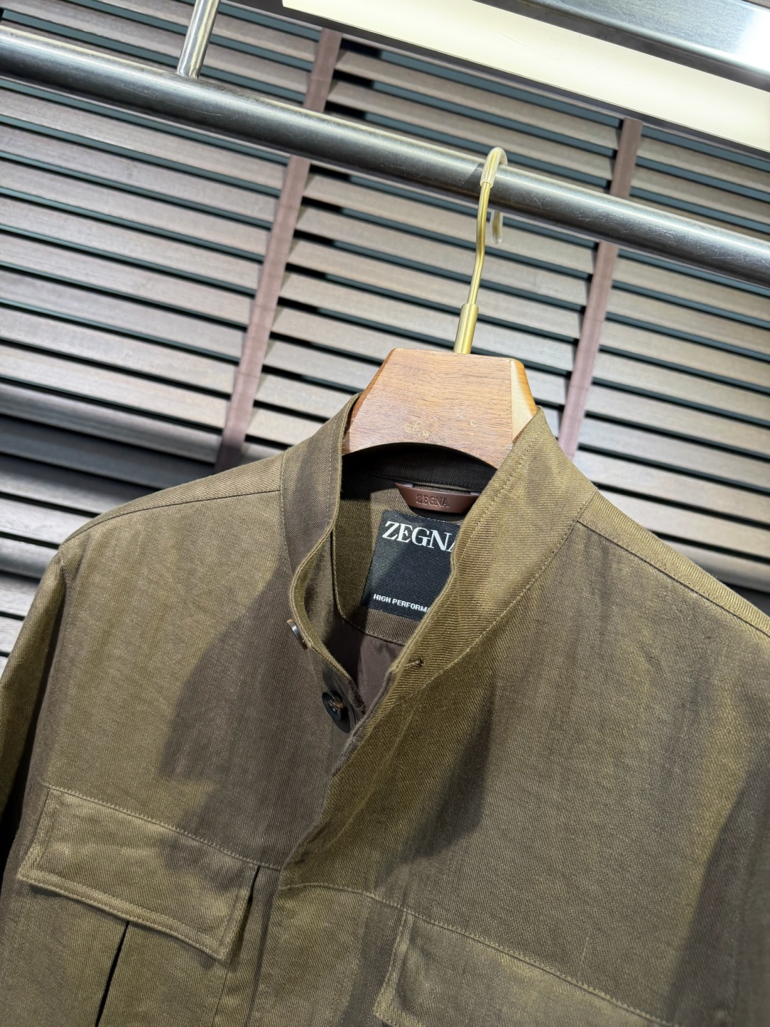 Zegn&杰尼🦷2026SS新款夹克外套。采用进口定制100%雨露麻面料，力挺有型，质地柔软，手感舒适，