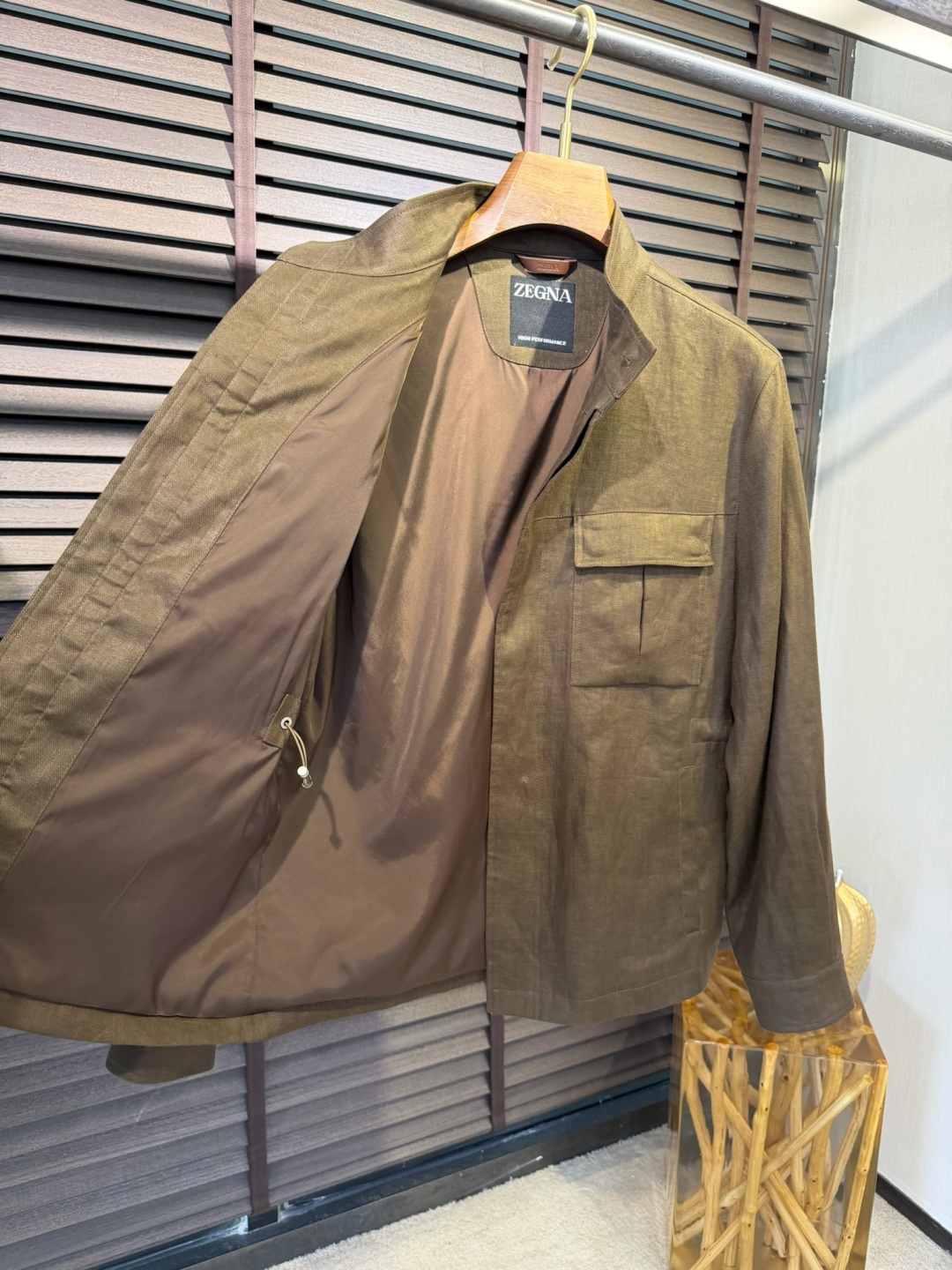 Zegn&杰尼🦷2026SS新款夹克外套。采用进口定制100%雨露麻面料，力挺有型，质地柔软，手感舒适，