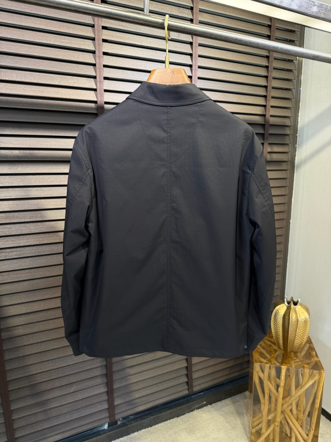 Bur&巴宝🎁2026SS新款夹克外套。柜子最新款，翻领设计，商务与休闲兼并；采用定制魂混纺桑蚕丝夹克面