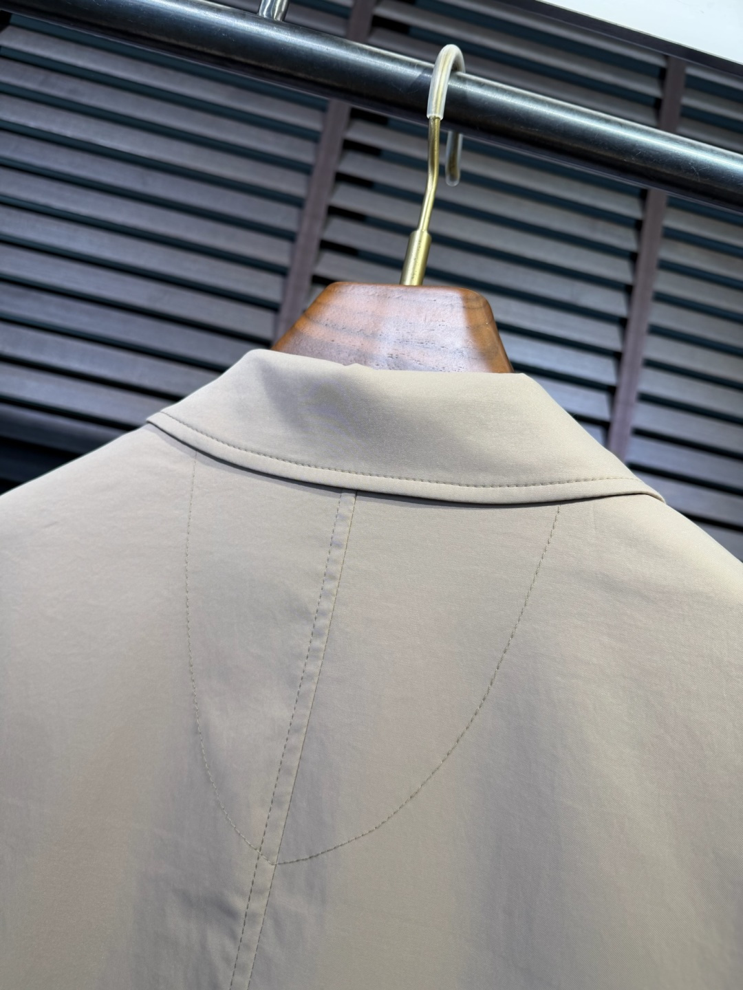 Bur&巴宝🎁2026SS新款夹克外套。柜子最新款，翻领设计，商务与休闲兼并；采用定制魂混纺桑蚕丝夹克面