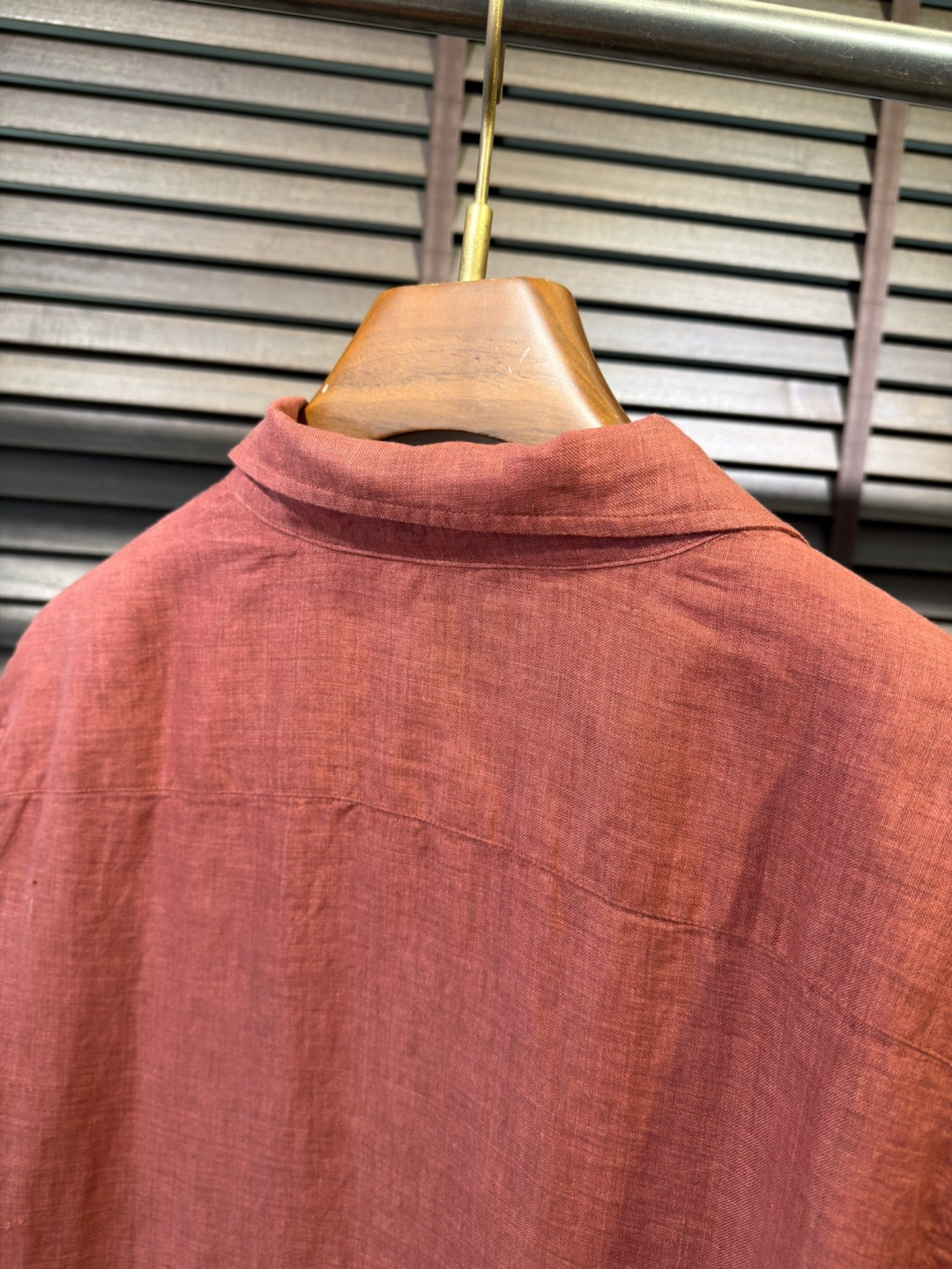 Loro Pian&Loro piana&诺悠翩雅2026SS新款衬衣。采用高支数100%亚麻面料，自然