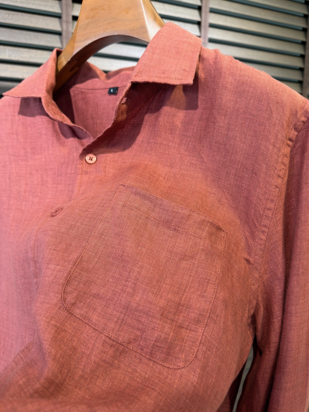Loro Pian&Loro piana&诺悠翩雅2026SS新款衬衣。采用高支数100%亚麻面料，自然