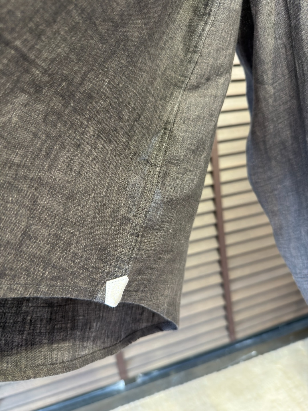 Loro Pian&Loro piana&诺悠翩雅2026SS新款衬衣。采用高支数100%亚麻面料，自然