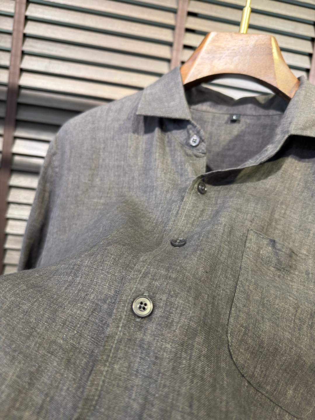 Loro Pian&Loro piana&诺悠翩雅2026SS新款衬衣。采用高支数100%亚麻面料，自然