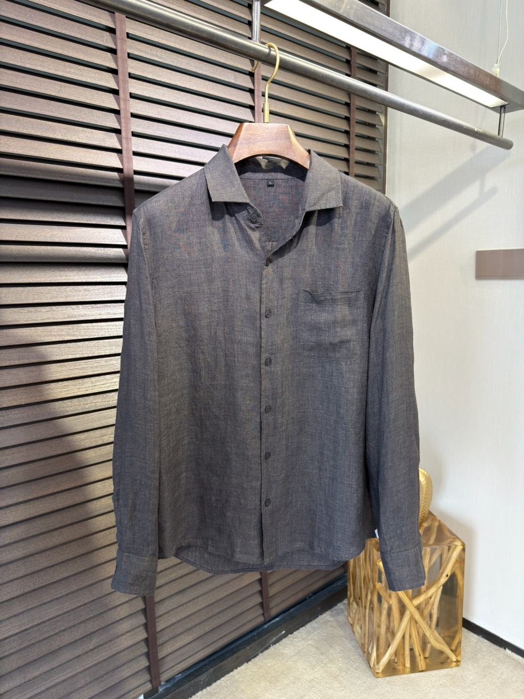 Loro Pian&Loro piana&诺悠翩雅2026SS新款衬衣。采用高支数100%亚麻面料，自然