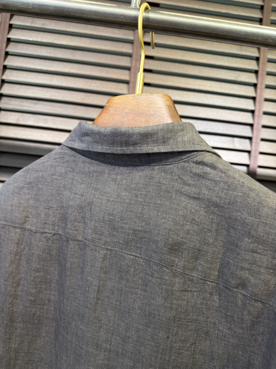 Loro Pian&Loro piana&诺悠翩雅2026SS新款衬衣。采用高支数100%亚麻面料，自然