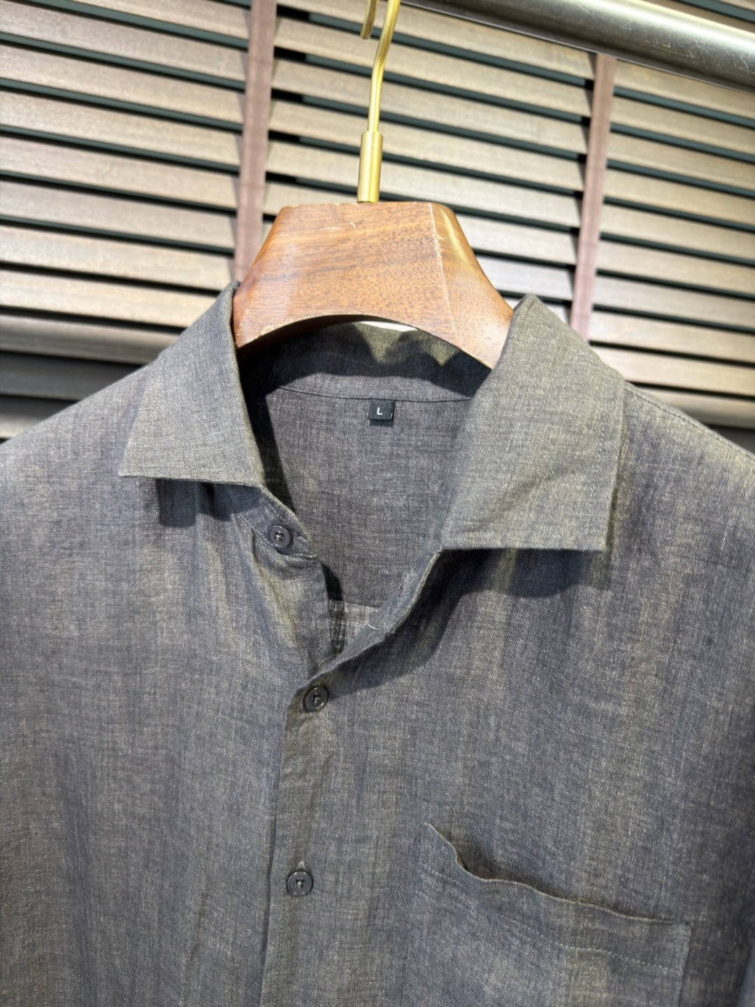 Loro Pian&Loro piana&诺悠翩雅2026SS新款衬衣。采用高支数100%亚麻面料，自然