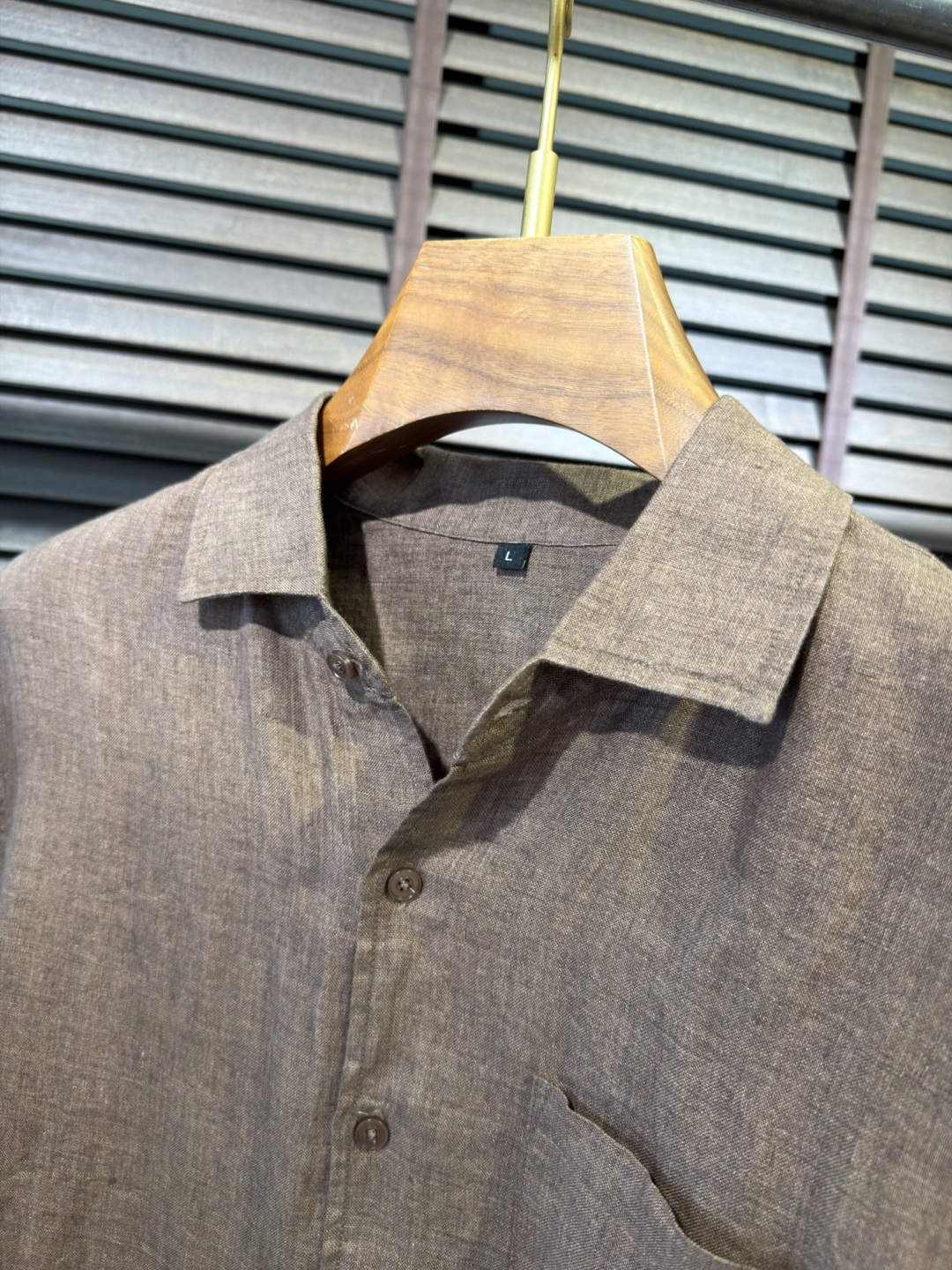 Loro Pian&Loro piana&诺悠翩雅2026SS新款衬衣。采用高支数100%亚麻面料，自然