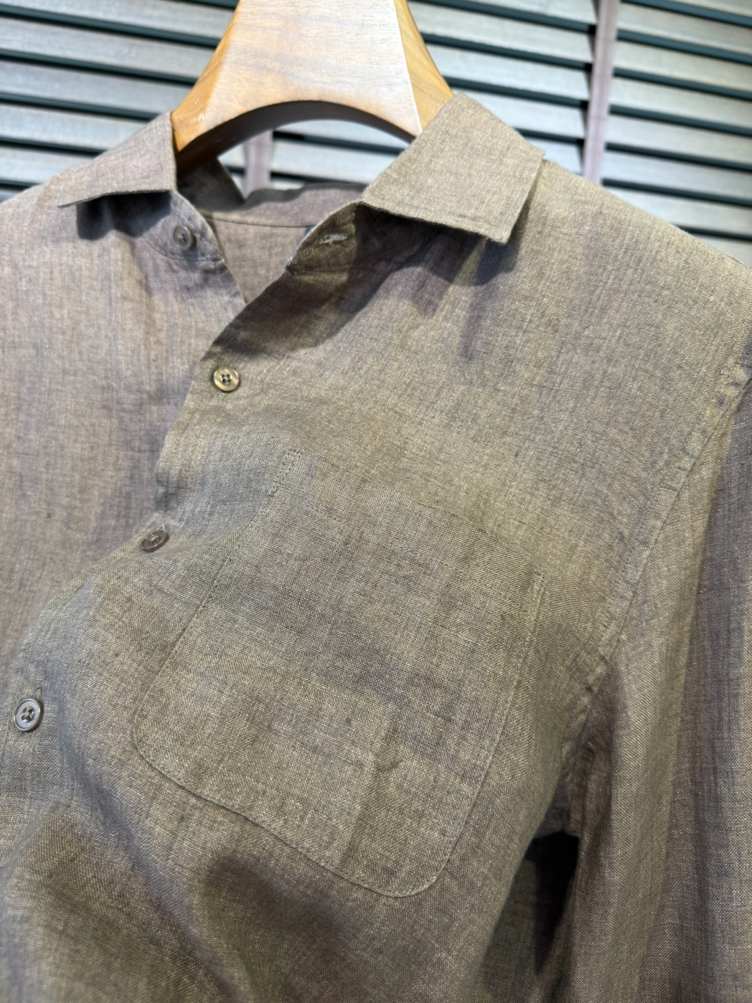 Loro Pian&Loro piana&诺悠翩雅2026SS新款衬衣。采用高支数100%亚麻面料，自然