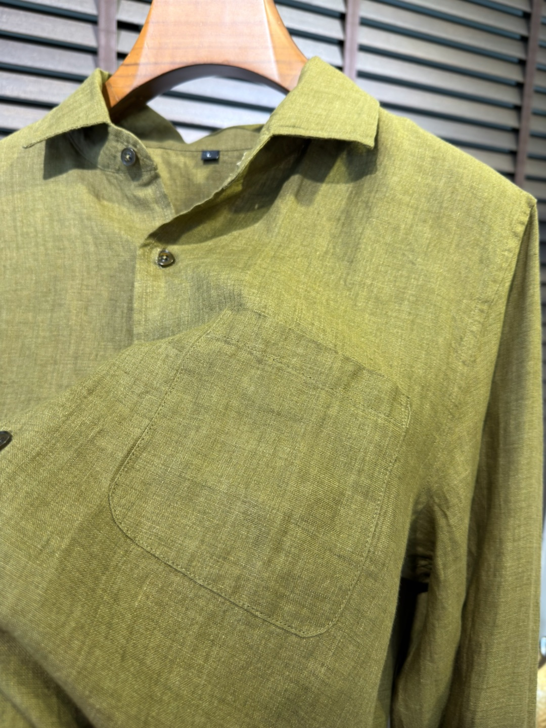Loro Pian&Loro piana&诺悠翩雅2026SS新款衬衣。采用高支数100%亚麻面料，自然