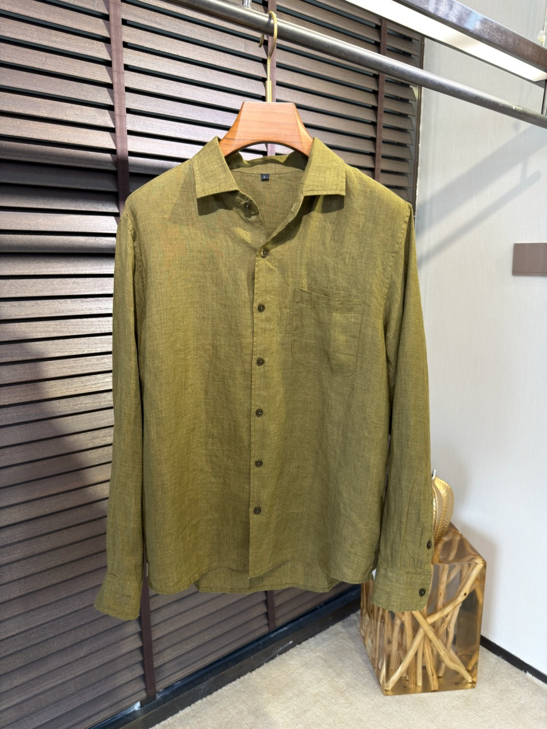 Loro Pian&Loro piana&诺悠翩雅2026SS新款衬衣。采用高支数100%亚麻面料，自然