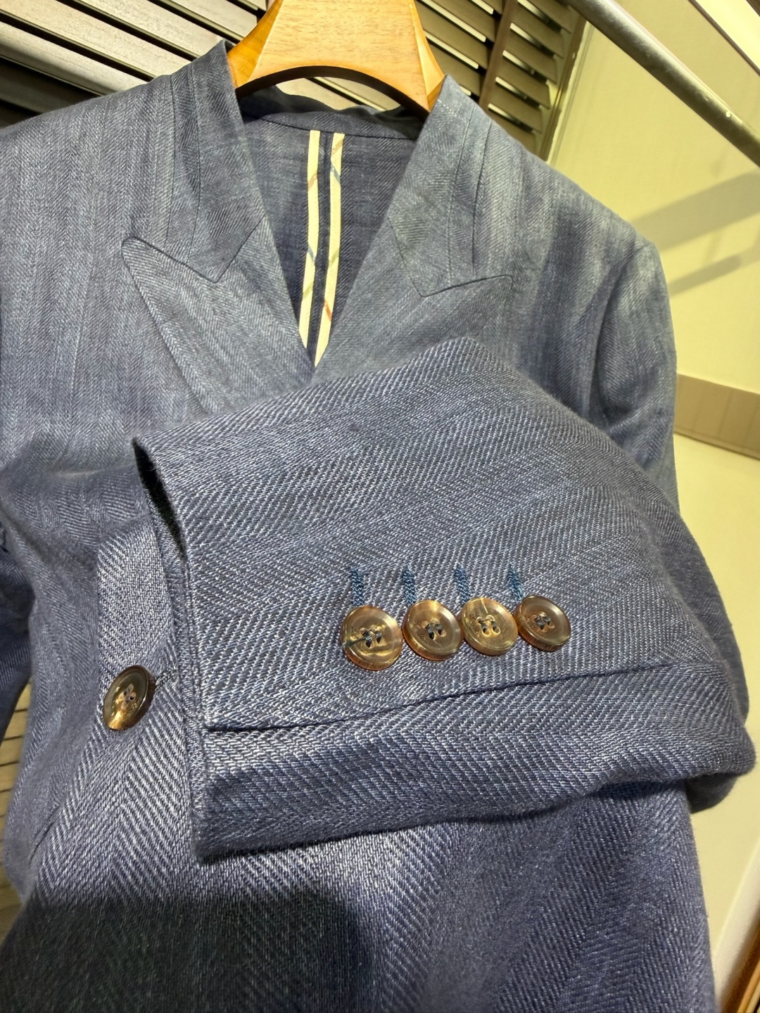 Loro Pian&Loro piana&诺悠翩雅2026SS新款西装。一体领设计，高端大气；采用100