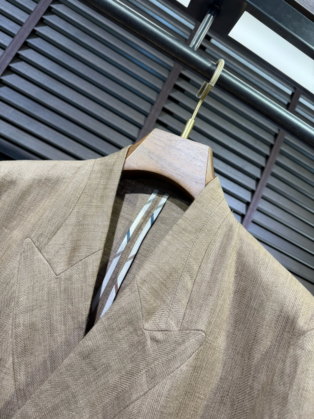 Loro Pian&Loro piana&诺悠翩雅2026SS新款西装。一体领设计，高端大气；采用100
