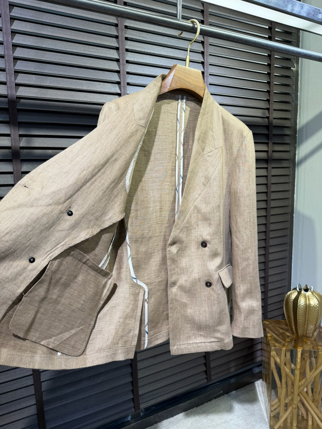 Loro Pian&Loro piana&诺悠翩雅2026SS新款西装。一体领设计，高端大气；采用100