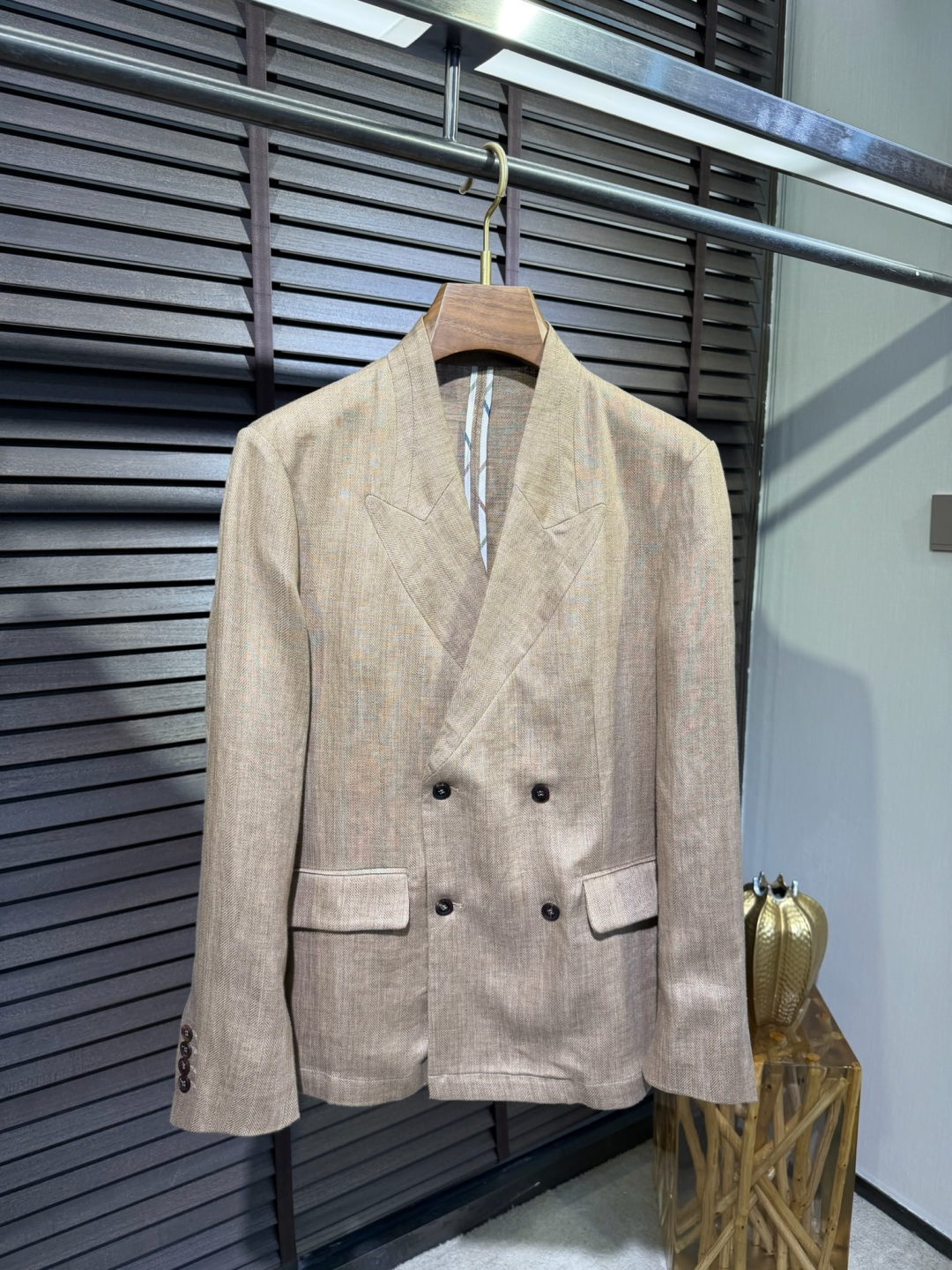 Loro Pian&Loro piana&诺悠翩雅2026SS新款西装。一体领设计，高端大气；采用100