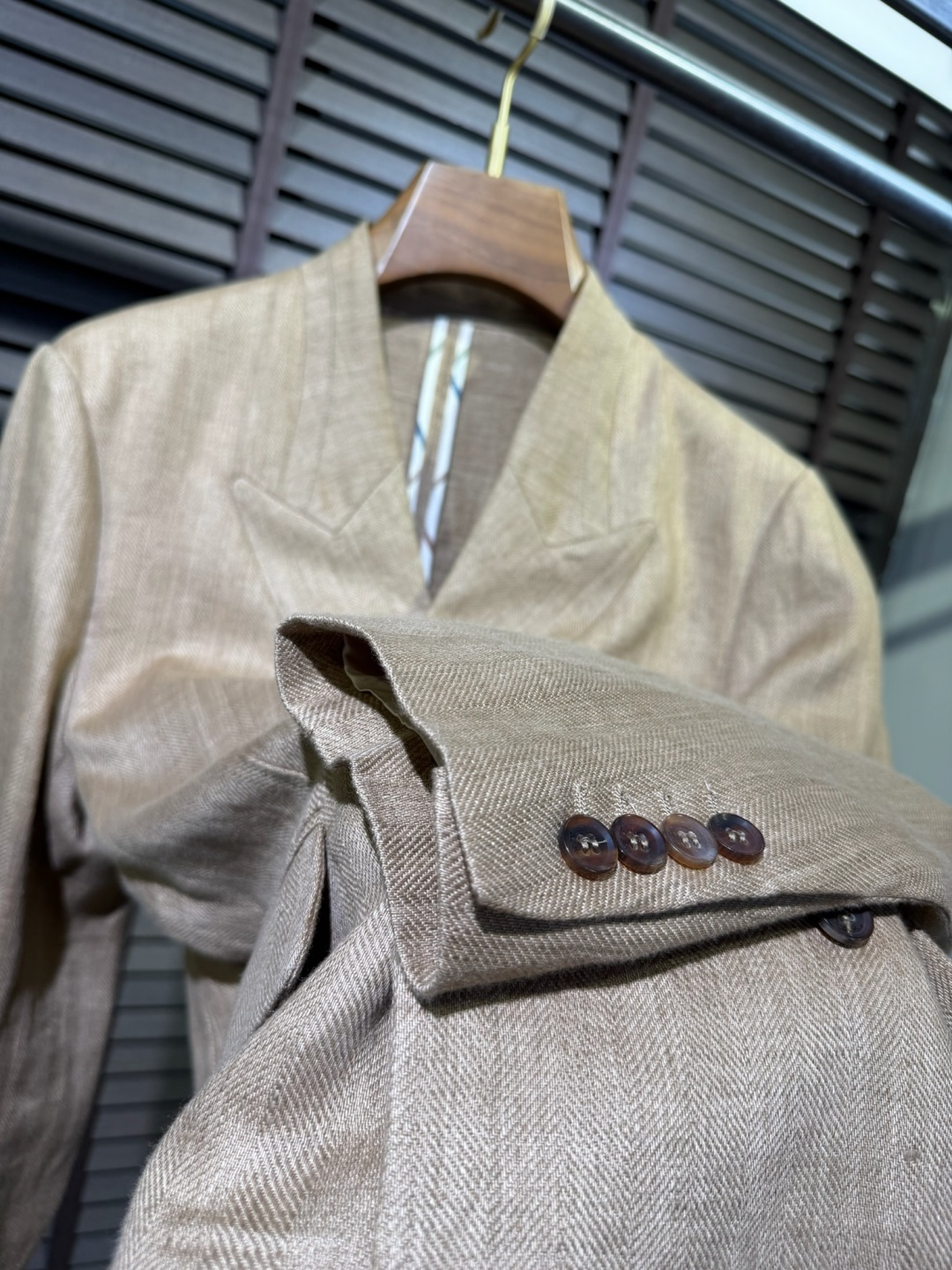 Loro Pian&Loro piana&诺悠翩雅2026SS新款西装。一体领设计，高端大气；采用100