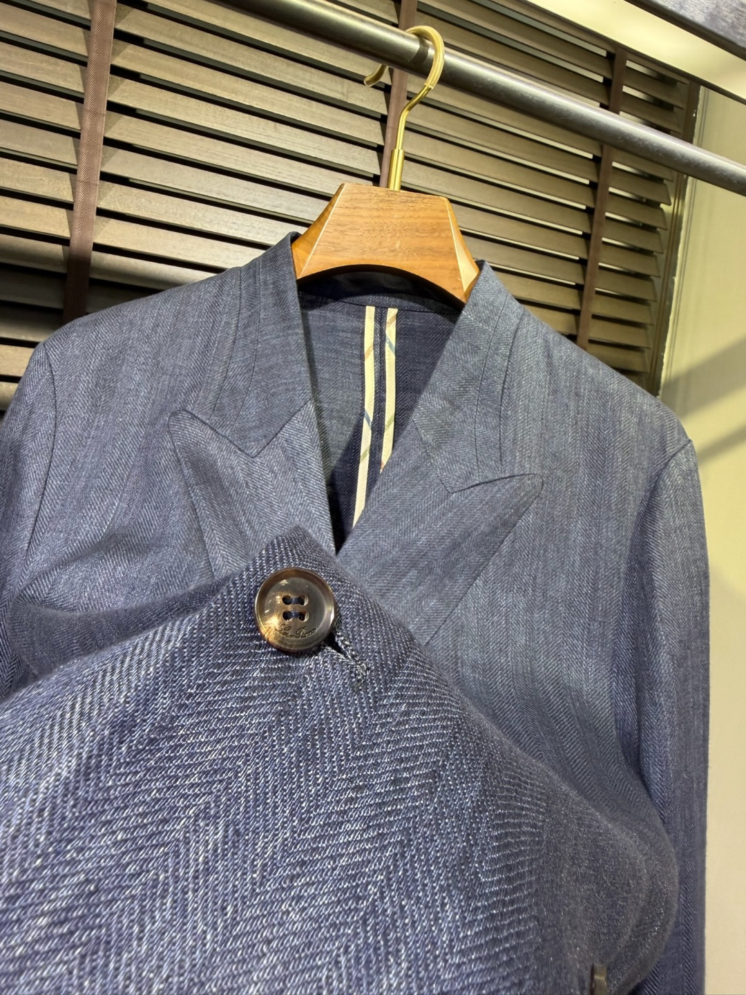 Loro Pian&Loro piana&诺悠翩雅2026SS新款西装。一体领设计，高端大气；采用100