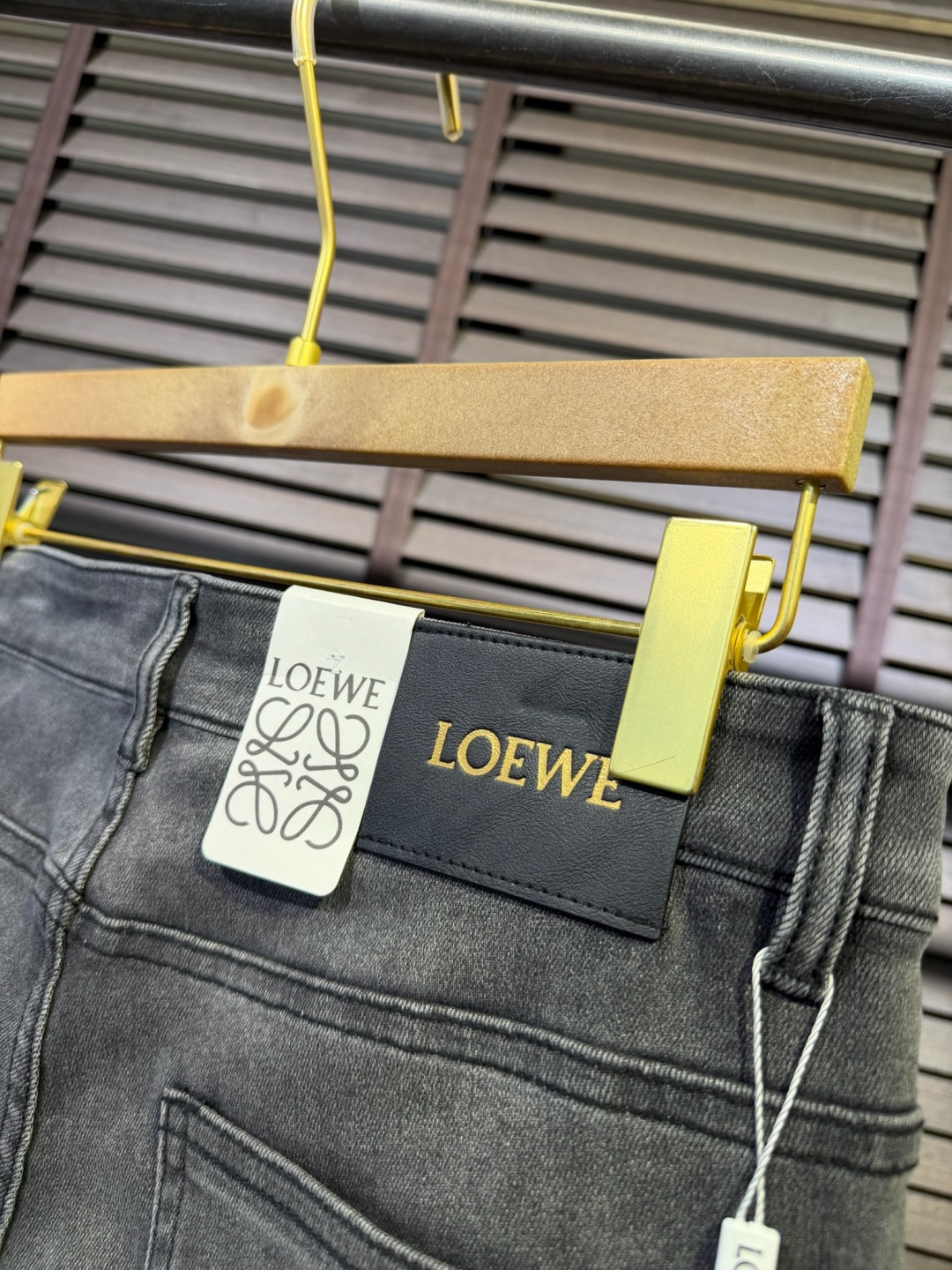 Leow&罗意🧣2026SS新款牛仔裤。柜子最新款。采用定制土耳其进口面料，抗皱立挺有型，同时又软糯亲肤