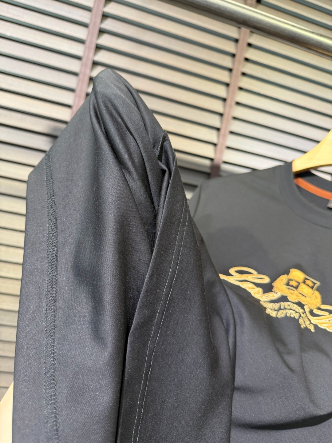 loro Pian&loro Piana&诺悠翩雅2026SS新款圆领T。柜子最新款。采用定制高支数莫代