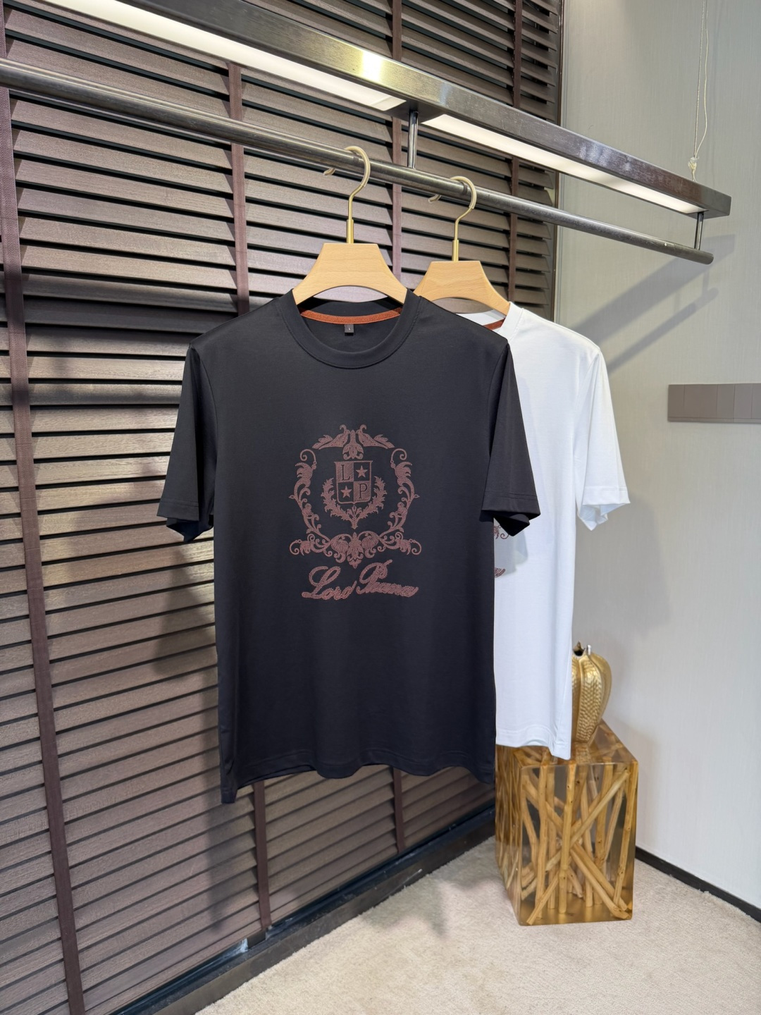 loro Pian&loro Piana&诺悠翩雅2026SS新款圆领T。柜子最新款。采用定制高支数莫代