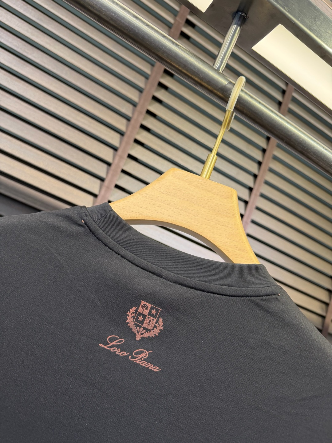 loro Pian&loro Piana&诺悠翩雅2026SS新款圆领T。柜子最新款。采用定制高支数莫代