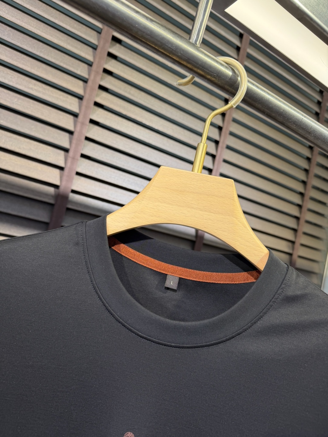 loro Pian&loro Piana&诺悠翩雅2026SS新款圆领T。柜子最新款。采用定制高支数莫代