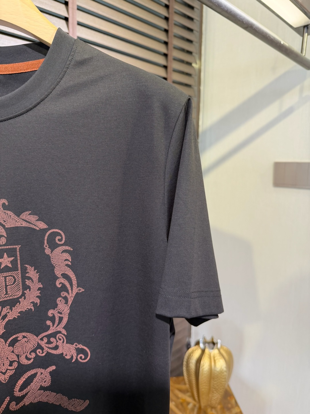 loro Pian&loro Piana&诺悠翩雅2026SS新款圆领T。柜子最新款。采用定制高支数莫代