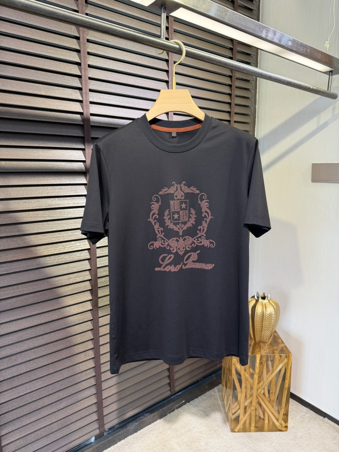 loro Pian&loro Piana&诺悠翩雅2026SS新款圆领T。柜子最新款。采用定制高支数莫代