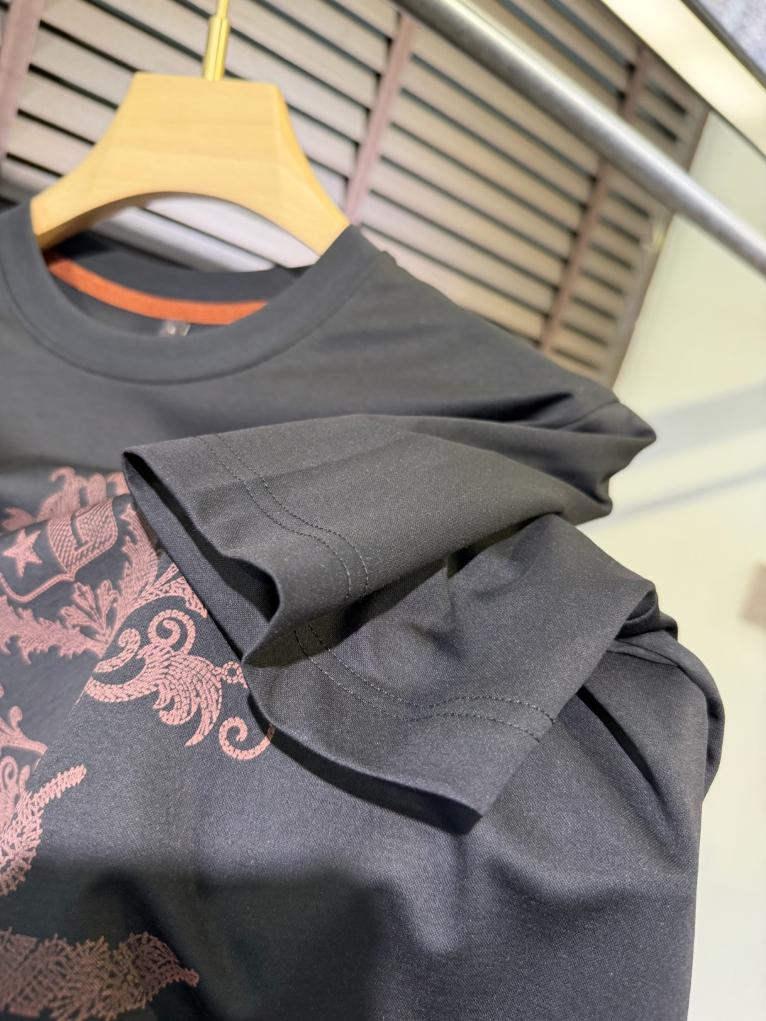 loro Pian&loro Piana&诺悠翩雅2026SS新款圆领T。柜子最新款。采用定制高支数莫代