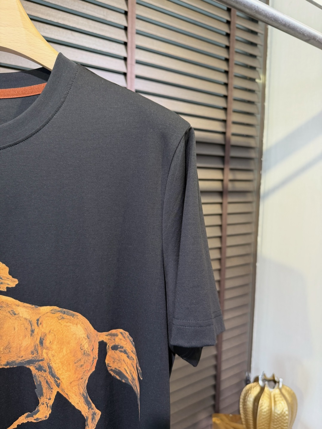 loro Pian&loro Piana&诺悠翩雅2026SS新款圆领T。柜子最新款。采用定制高支数莫代