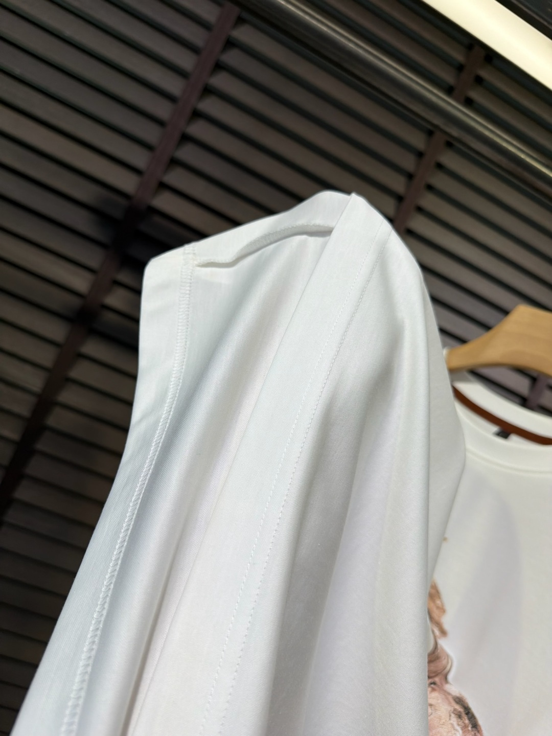 loro Pian&loro Piana&诺悠翩雅2026SS新款圆领T。柜子最新款。采用定制高支数莫代