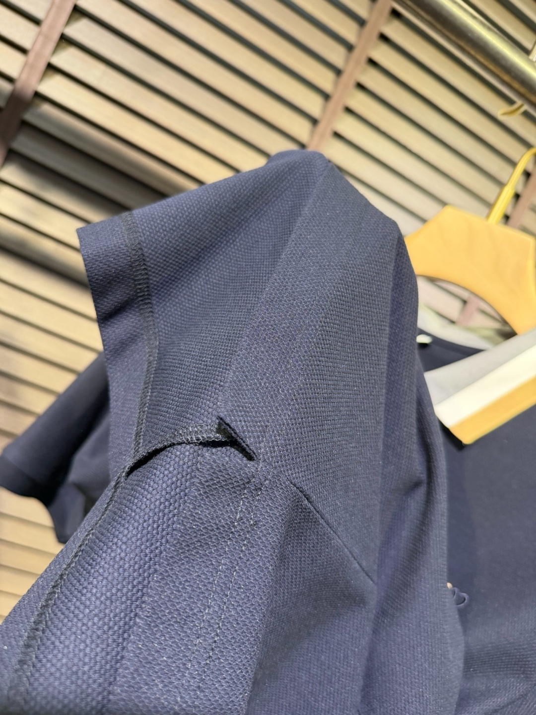 Leow&罗意🧣2026SS新款Polo衫。采用定制莫代尔➕棉➕环保聚酯纤维➕氨纶混纺面料，抗皱吸汗速干