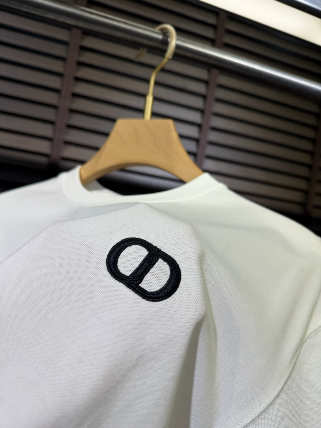 Dio&迪🦅2026SS新款圆领短袖T。采用定制高支数100%有机棉面料，自带清凉感，抗皱吸汗速干，上身