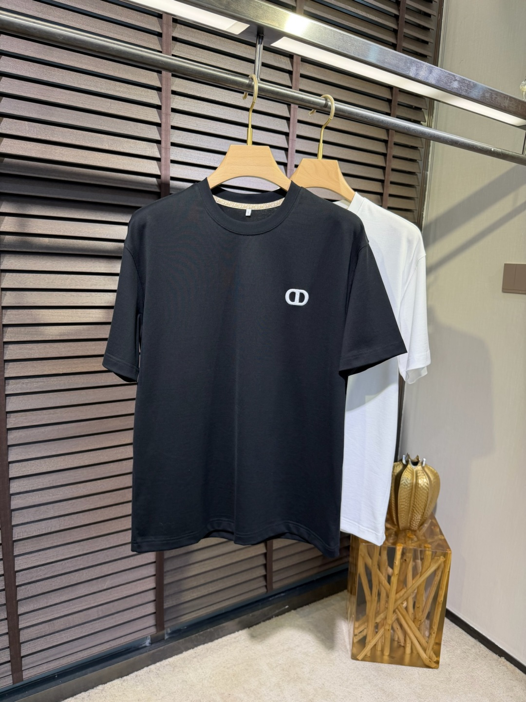 Dio&迪🦅2026SS新款圆领短袖T。采用定制高支数100%有机棉面料，自带清凉感，抗皱吸汗速干，上身
