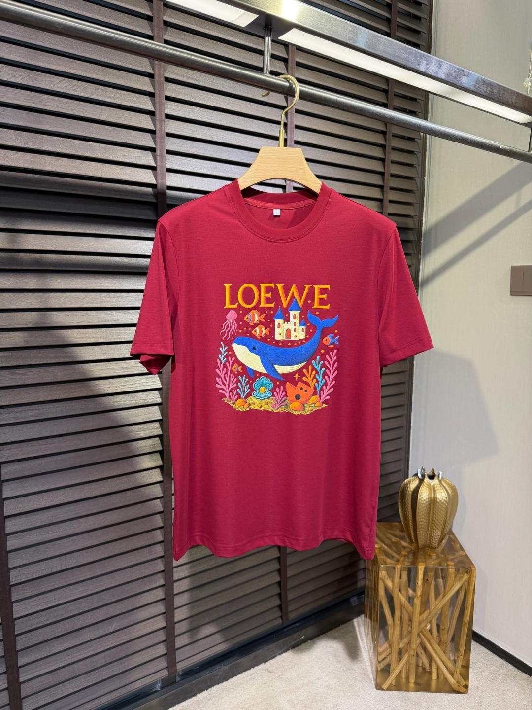 Leow&罗意🧣2026SS新款圆领T。柜子最新款。，胸前经典图案。采用定制高支数莫代尔➕棉➕氨纶混纺面