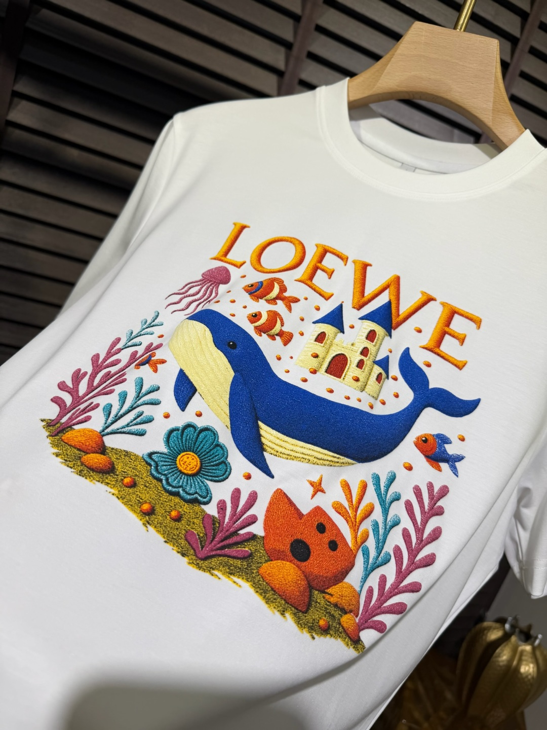 Leow&罗意🧣2026SS新款圆领T。柜子最新款。，胸前经典图案。采用定制高支数莫代尔➕棉➕氨纶混纺面