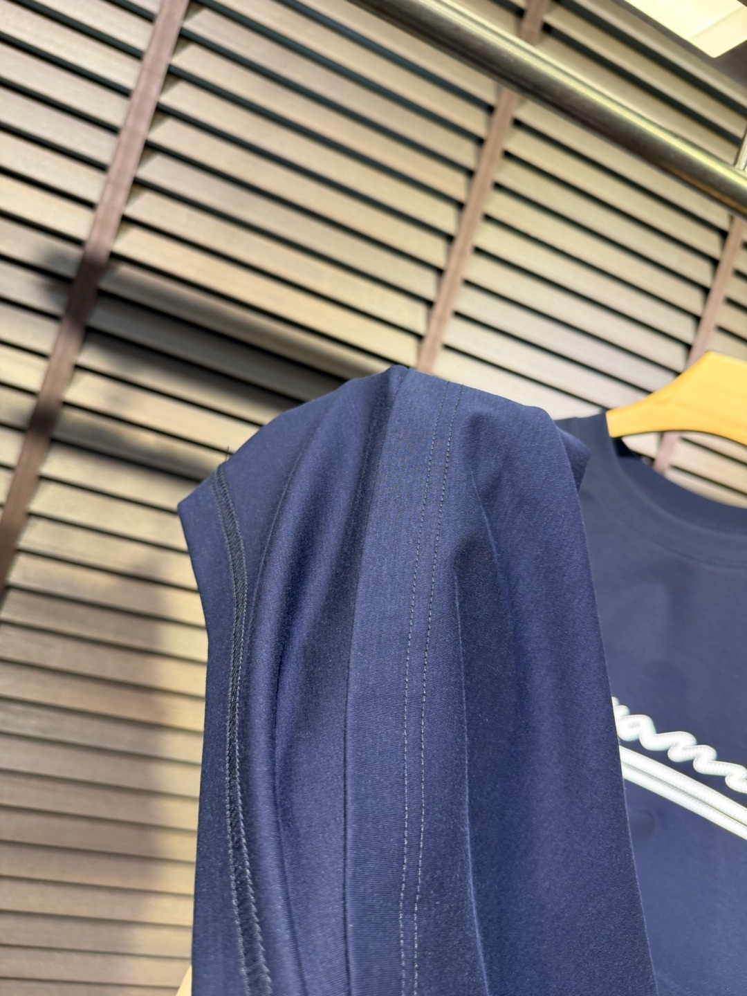 Feragam&菲拉格👀2026SS新款圆领T。柜子最新款。胸前经典图案。采用定制高支数莫代尔➕棉➕桑蚕