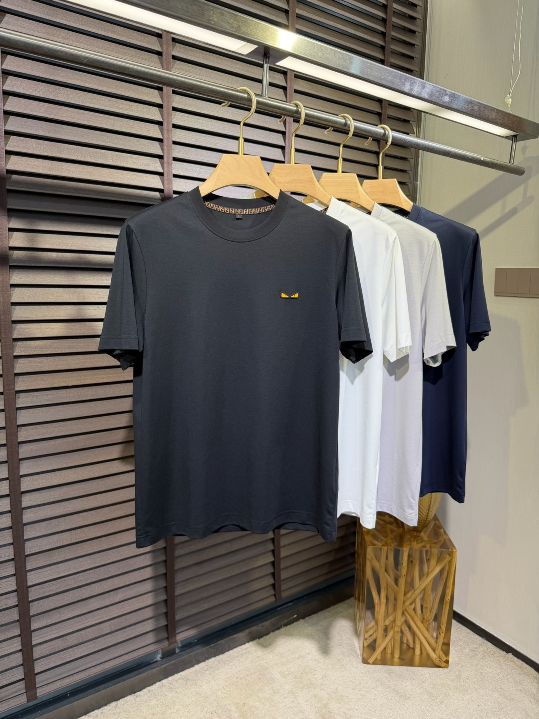 Fend&芬👀2026SS新款圆领T。柜子最新款。，胸前经典图案。采用定制高支数莫代尔➕棉➕氨纶混纺面料