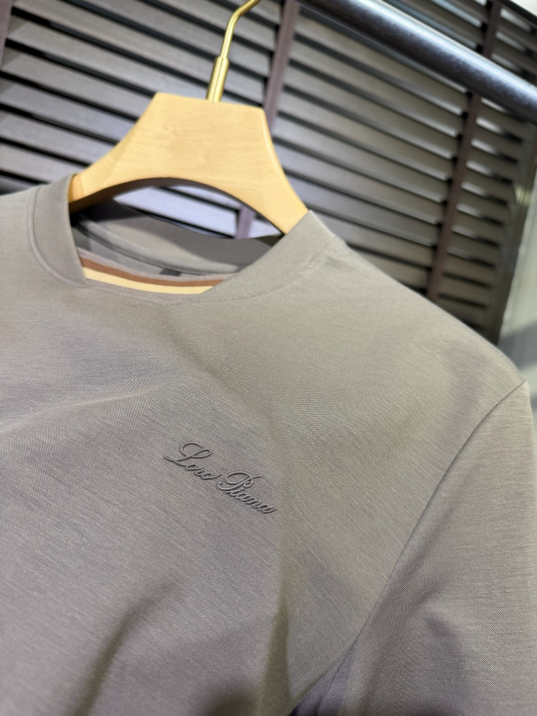 loro Pian&loro Piana&诺悠翩雅2026SS新款圆领T。柜子最新款。，胸前经典图案。采