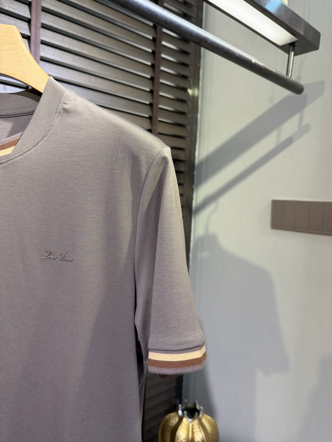 loro Pian&loro Piana&诺悠翩雅2026SS新款圆领T。柜子最新款。，胸前经典图案。采