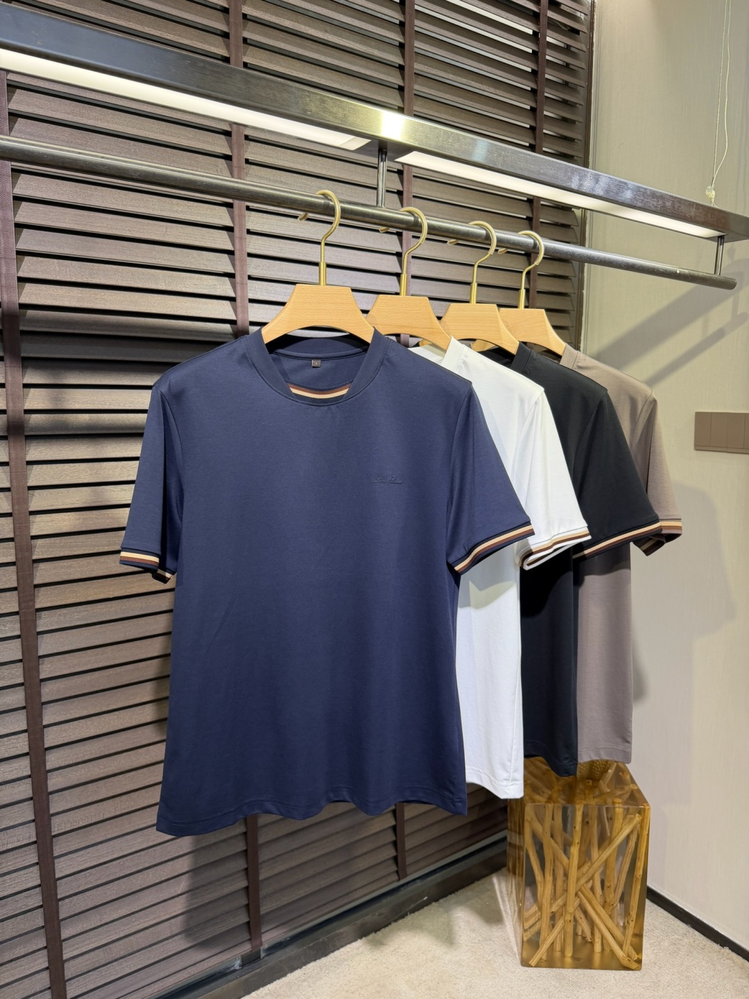 loro Pian&loro Piana&诺悠翩雅2026SS新款圆领T。柜子最新款。，胸前经典图案。采