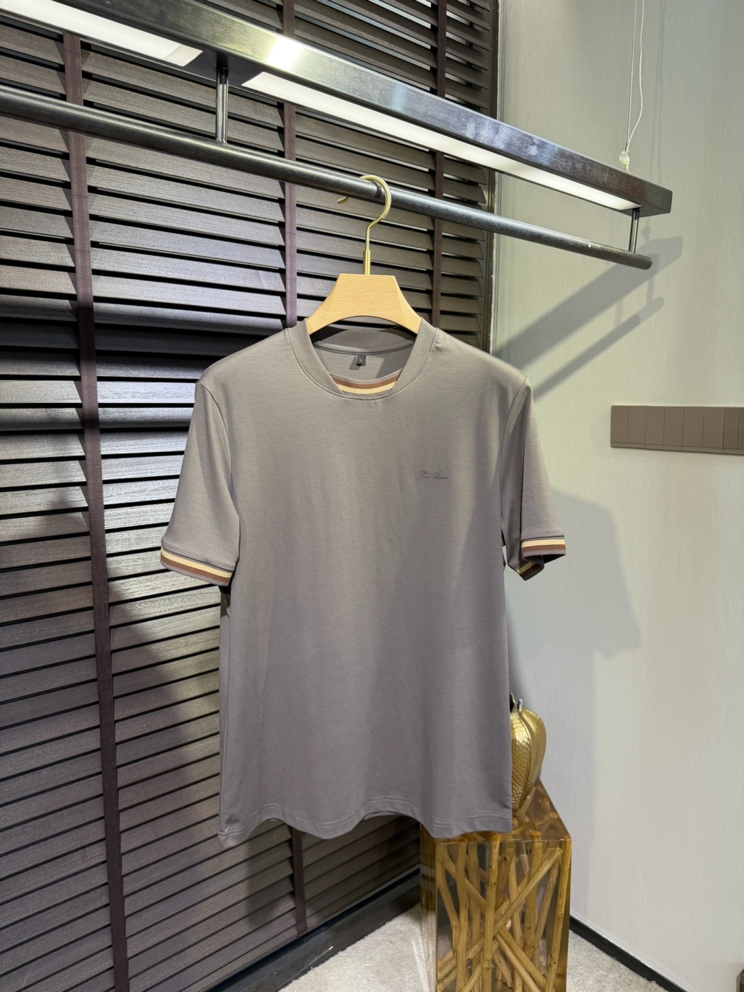 loro Pian&loro Piana&诺悠翩雅2026SS新款圆领T。柜子最新款。，胸前经典图案。采