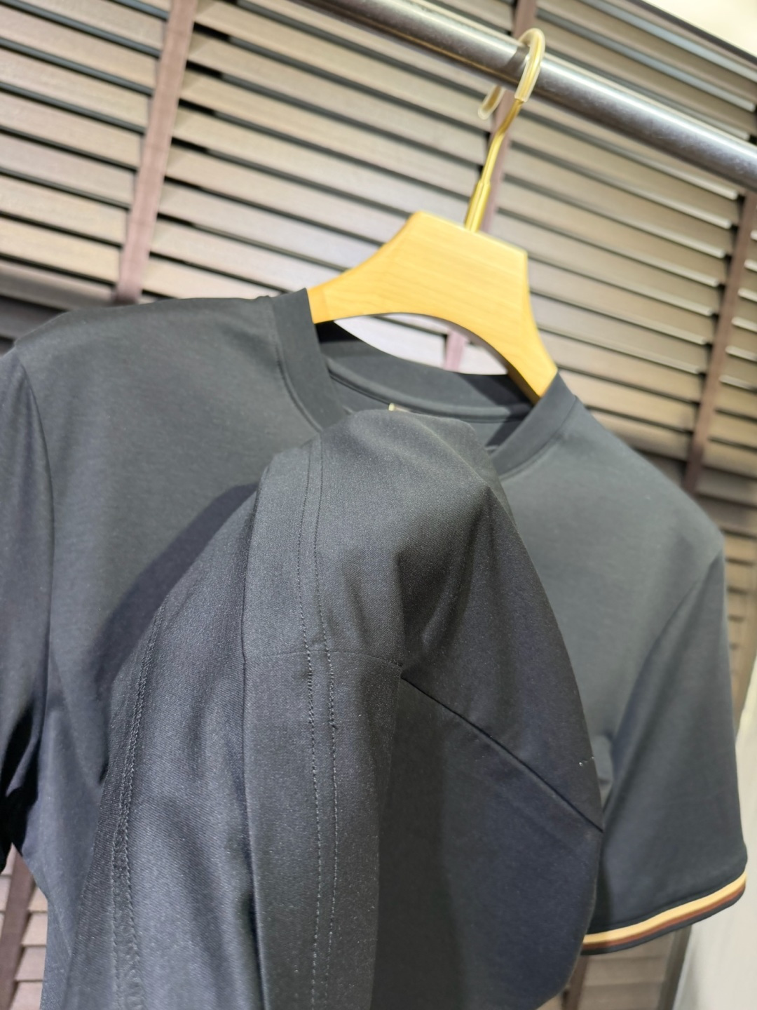 loro Pian&loro Piana&诺悠翩雅2026SS新款圆领T。柜子最新款。，胸前经典图案。采
