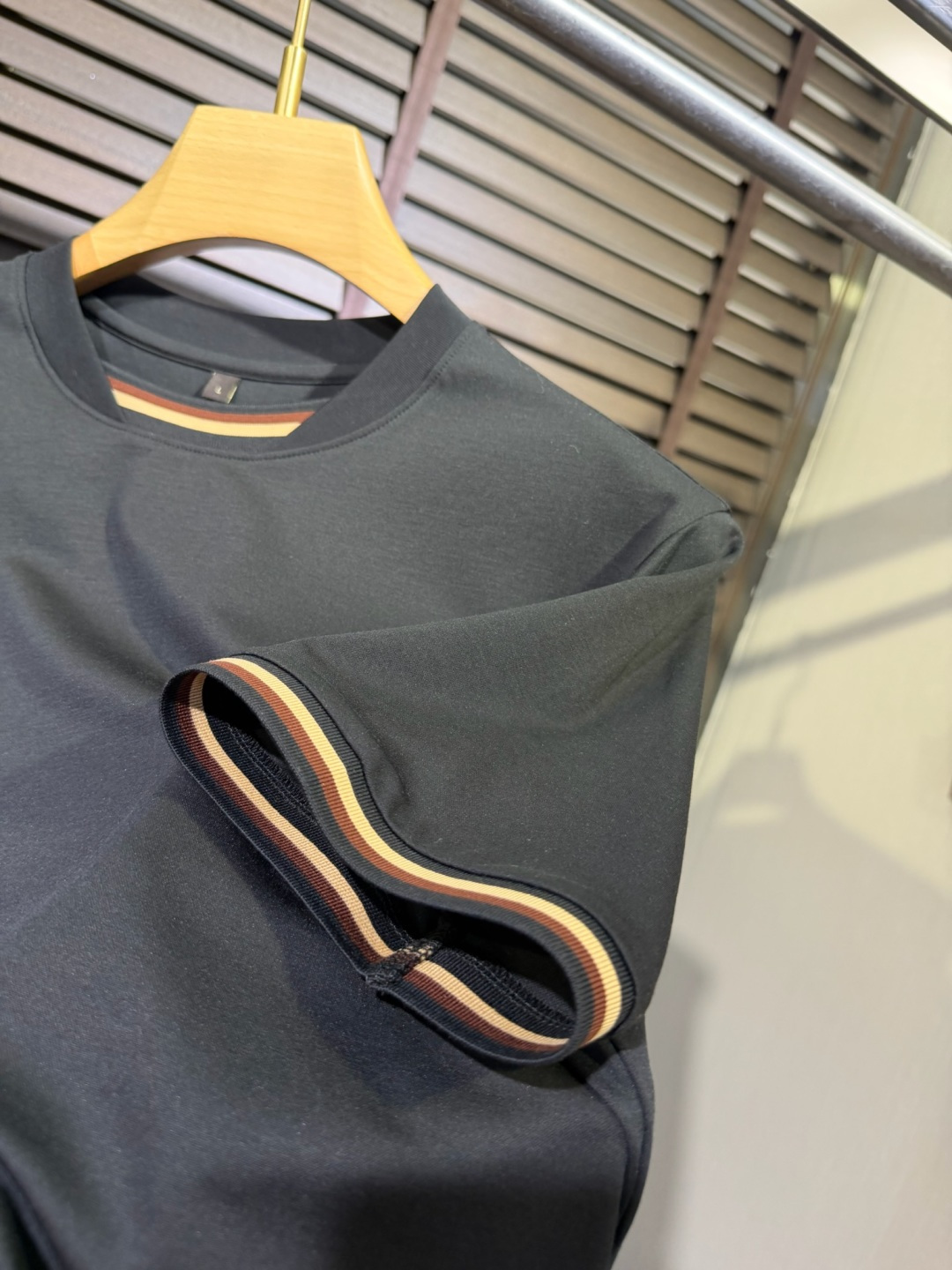 loro Pian&loro Piana&诺悠翩雅2026SS新款圆领T。柜子最新款。，胸前经典图案。采