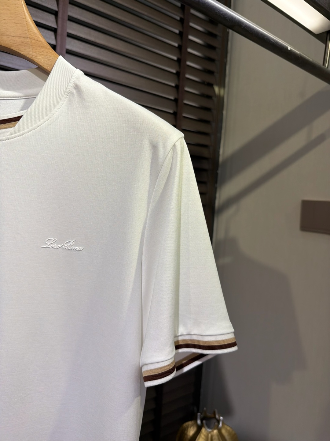 loro Pian&loro Piana&诺悠翩雅2026SS新款圆领T。柜子最新款。，胸前经典图案。采