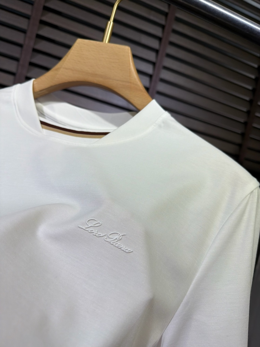 loro Pian&loro Piana&诺悠翩雅2026SS新款圆领T。柜子最新款。，胸前经典图案。采