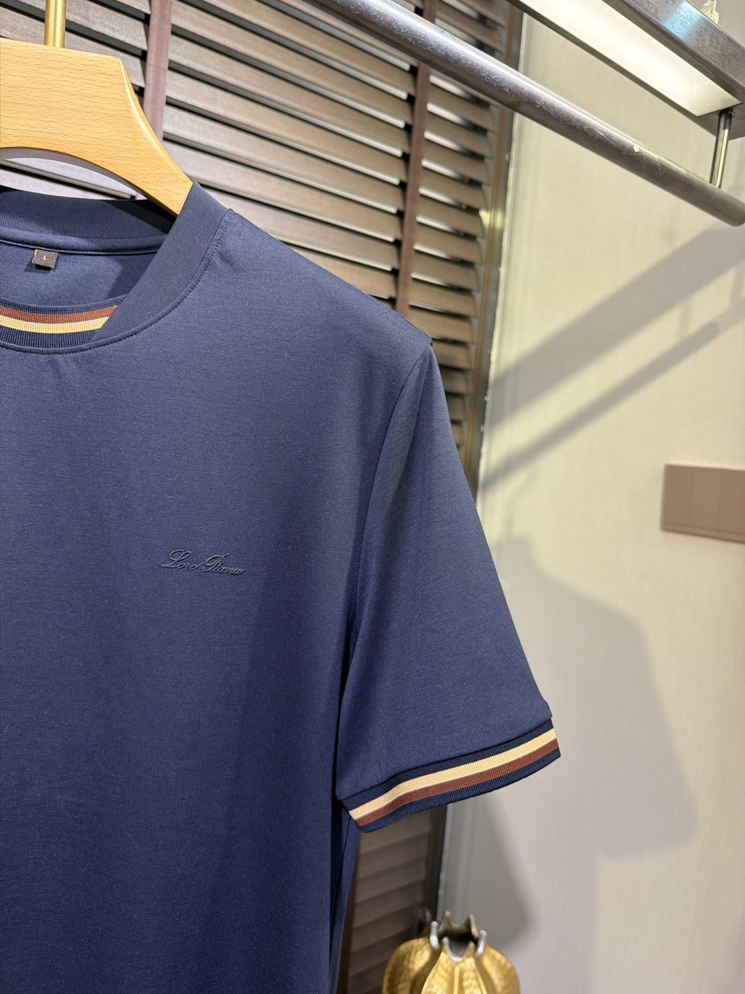 loro Pian&loro Piana&诺悠翩雅2026SS新款圆领T。柜子最新款。，胸前经典图案。采