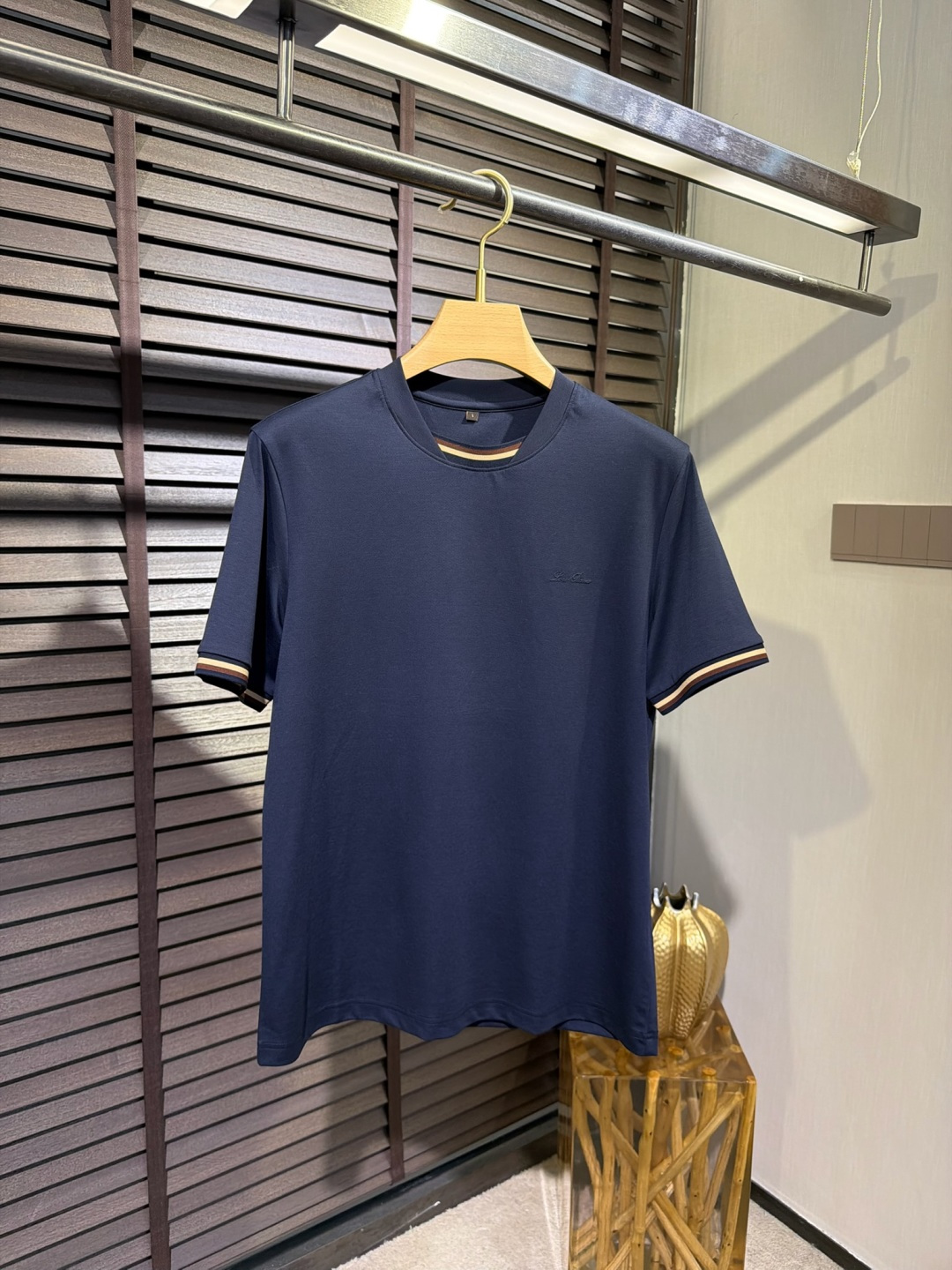 loro Pian&loro Piana&诺悠翩雅2026SS新款圆领T。柜子最新款。，胸前经典图案。采